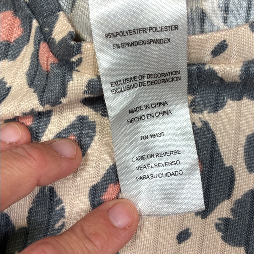 Disney Minnie Tan Beige and Black Patterned Bow Animal Print Top 4/5 - Picture 3 of 5